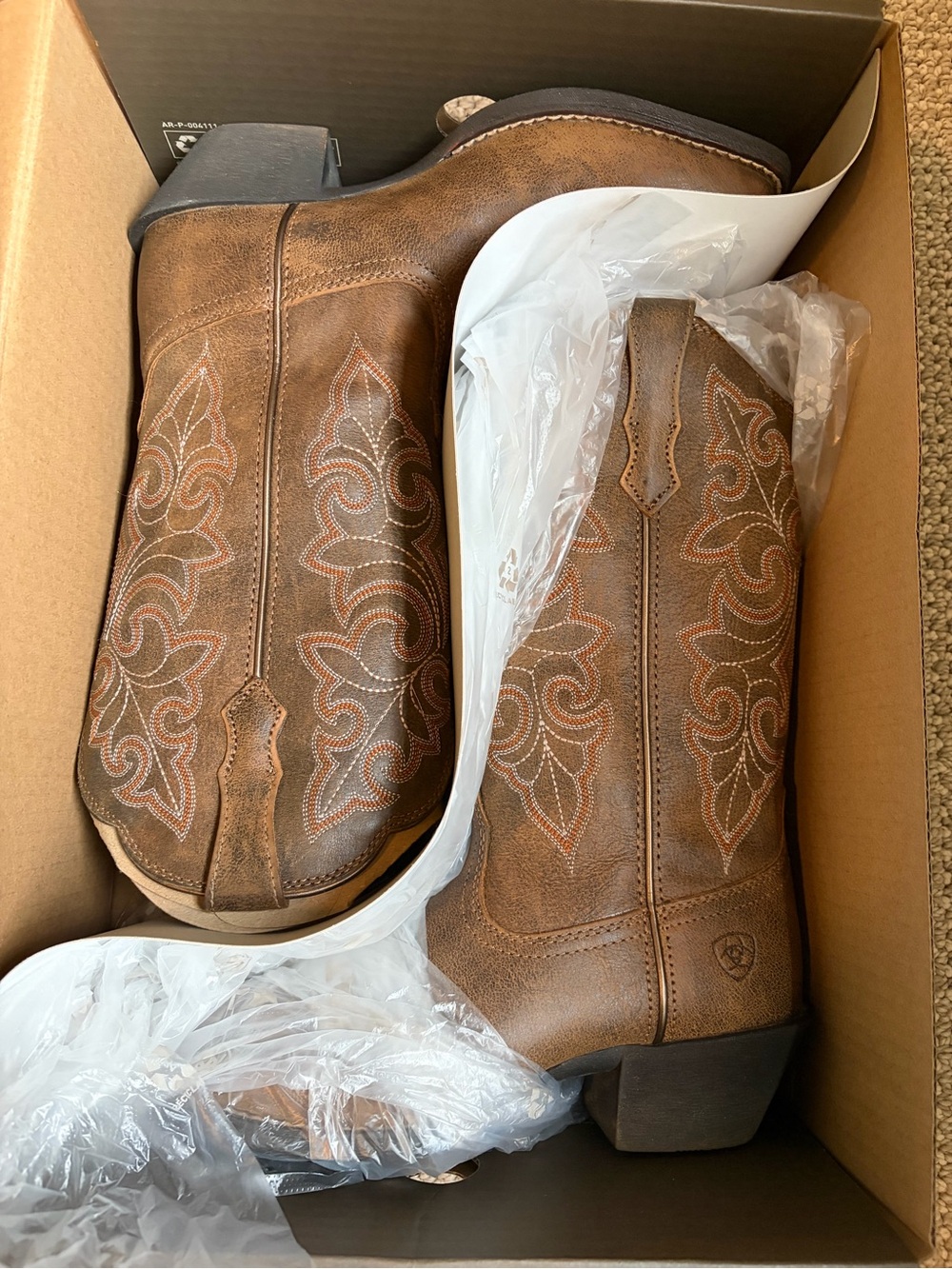 Ariat Round Up Square Toe Western Boot: worn once - Picture 5 of 10
